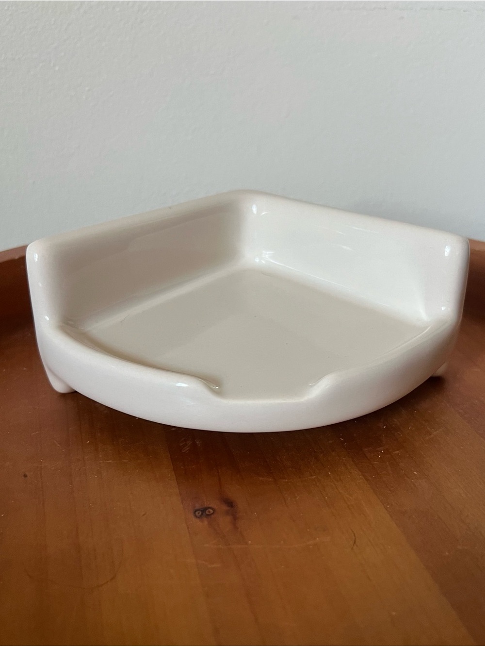 LENAPE New 6.25” Bone Porcelain Corner Shower/Bathroom Shelf/Soap Dish (P-1704)